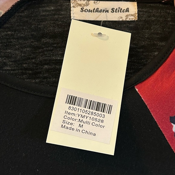 Ladies size Medium Top NWT - Picture 2 of 4